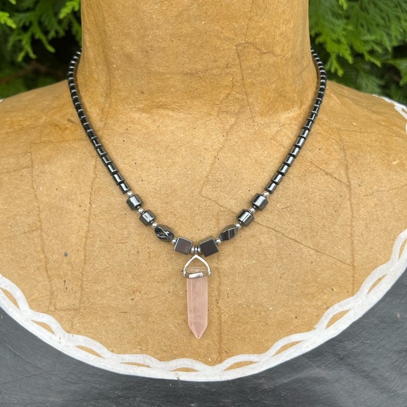 Jewelry - Y2K; Black Hemitite Necklace/Choker; Rose Quartz Pendant; Non-Adjustable; 18in